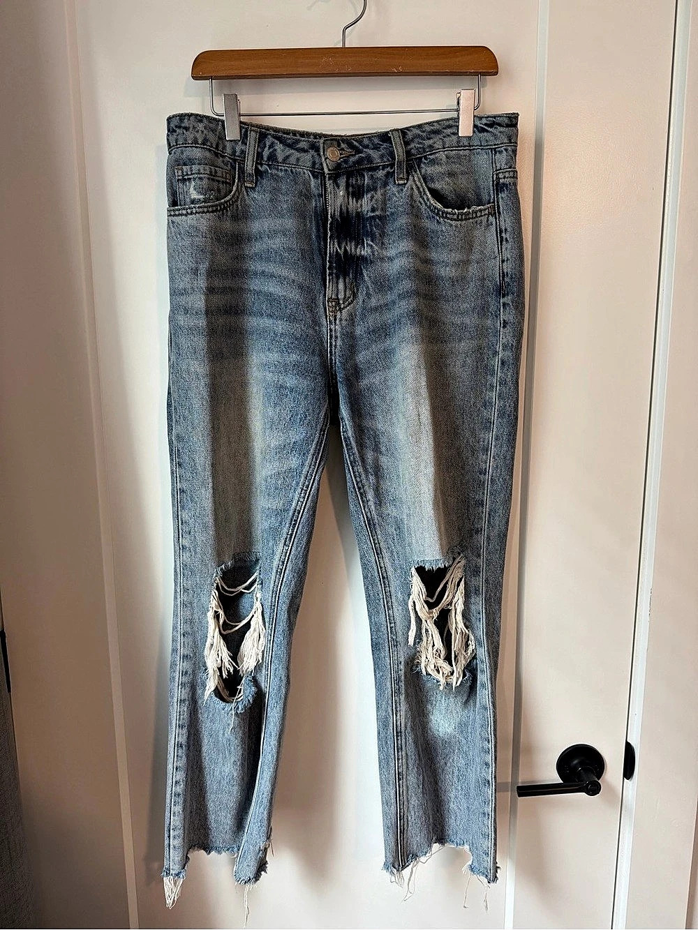 Vervet Distressed Straight Leg Jeans